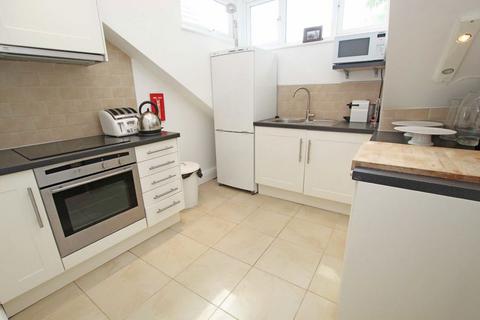 1 bedroom flat to rent, Larkfield Road, Richmond TW9