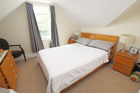 1 bedroom flat to rent, Larkfield Road, Richmond TW9