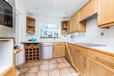 5 bedroom house to rent, Bainbridge Close, Richmond TW10