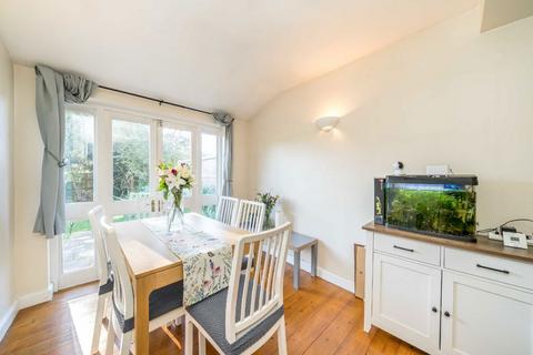 3 bedroom house to rent, Bicester Road, Richmond TW9