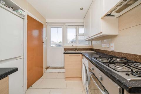 2 bedroom flat for sale, Lime Grove, London W12