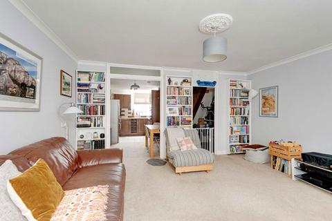 2 bedroom flat for sale, White City Close, London W12