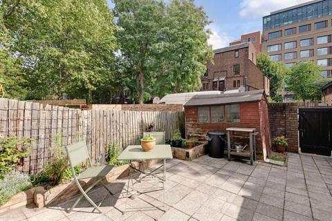 2 bedroom flat for sale, White City Close, London W12