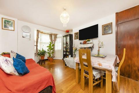 2 bedroom flat for sale, Emlyn Gardens, London W12