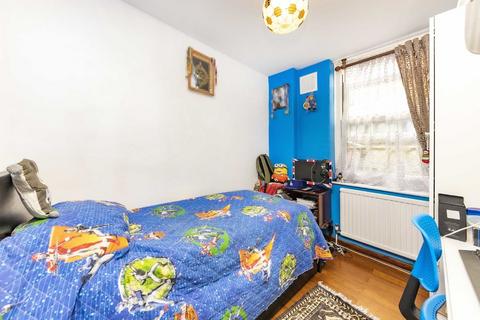 2 bedroom flat for sale, Emlyn Gardens, London W12