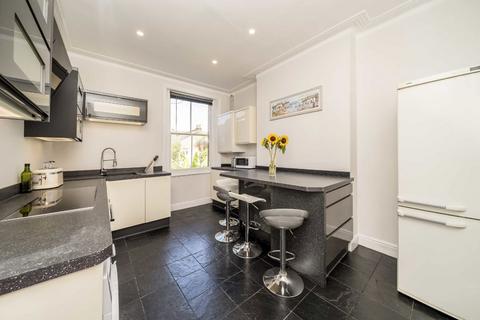 3 bedroom flat for sale, Shinfield Street, London W12