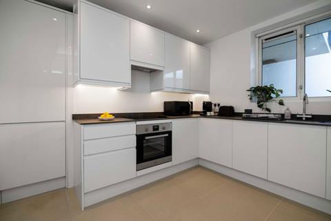 2 bedroom flat for sale, Batman Close, London W12