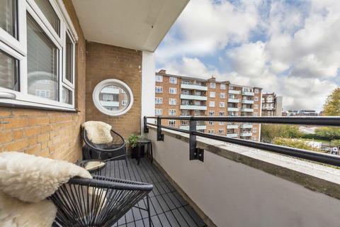 2 bedroom flat for sale, Blythe Road, London W14