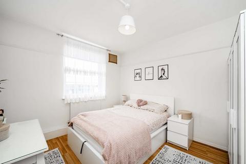 2 bedroom flat for sale, Becklow Gardens, London W12