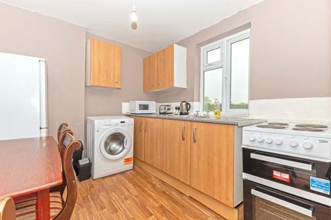 2 bedroom flat to rent, Goldhawk Road, London W12