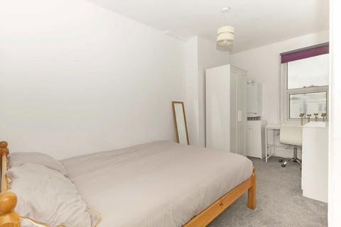 2 bedroom flat to rent, Goldhawk Road, London W12