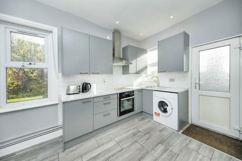 3 bedroom flat for sale, Eynham Road, London W12