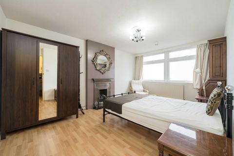 3 bedroom flat for sale, Shepherds Bush Green, London W12