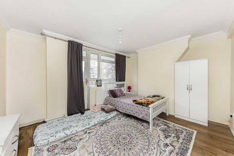 2 bedroom flat for sale, White City Estate, London W12