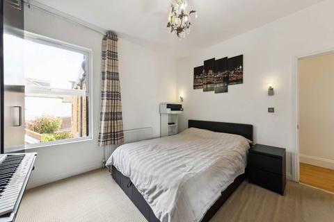 3 bedroom flat for sale, Pavilion Terrace, London W12