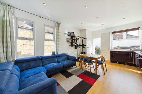 3 bedroom flat for sale, Pavilion Terrace, London W12