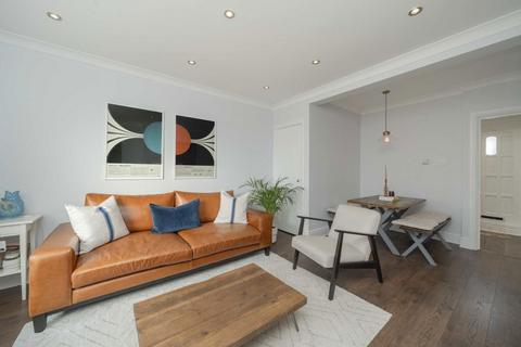 2 bedroom flat for sale, Uxbridge Road, London W12