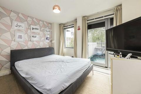 2 bedroom flat for sale, Normandy Place, London W12