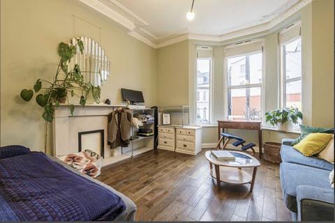 2 bedroom flat for sale, Devonport Road, London W12