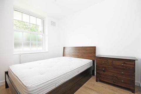 3 bedroom flat to rent, Emlyn Gardens, London W12