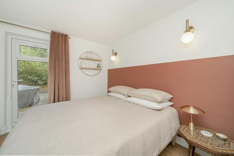 2 bedroom flat for sale, Woodstock Grove, London W12