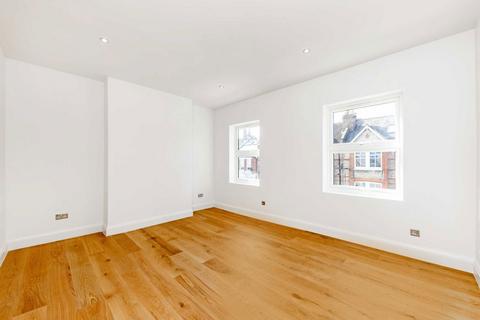 3 bedroom flat to rent, Stronsa Road, London W12