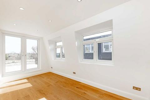 3 bedroom flat to rent, Stronsa Road, London W12