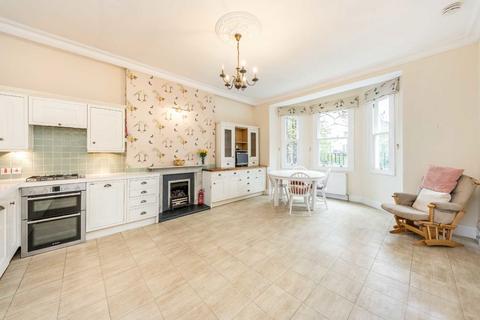 2 bedroom flat to rent, Russell Road, London W14