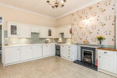 2 bedroom flat to rent, Russell Road, London W14