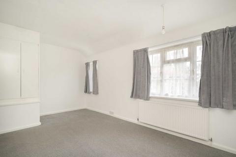 2 bedroom flat for sale, Bentworth Road, London W12