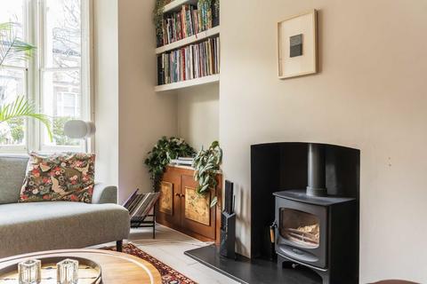 6 Oaklands Grove, London, W12 0JA