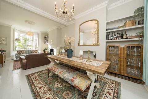 6 Oaklands Grove, London, W12 0JA
