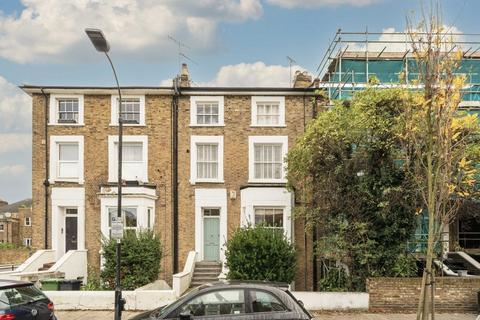 2 bedroom flat to rent, St. Stephens Avenue, London W12