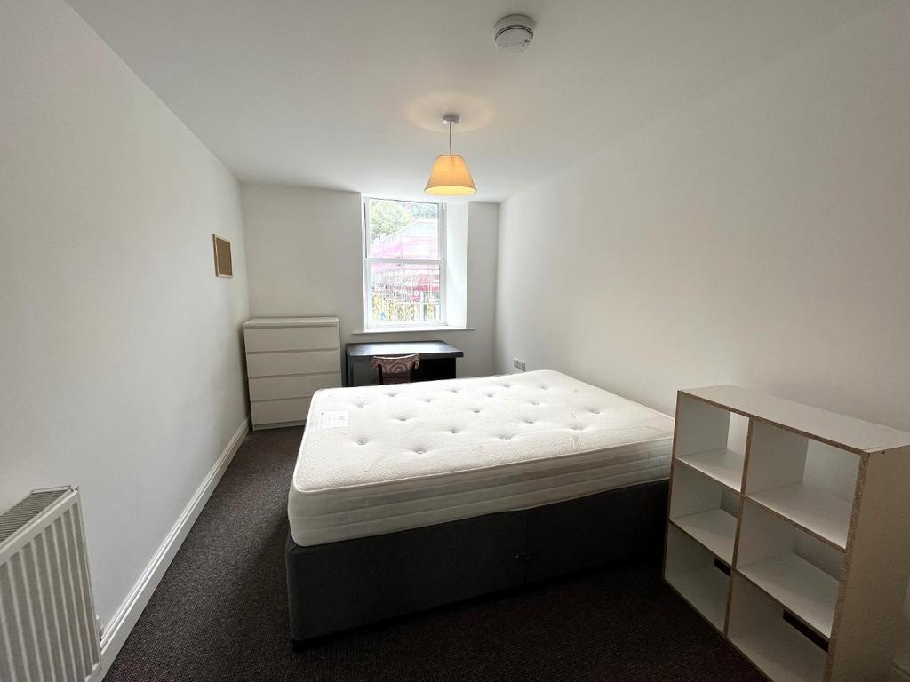 Bedroom 1.JPG