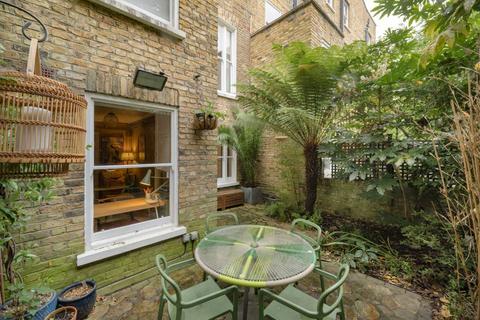 2 bedroom flat for sale, Lakeside Road, London W14