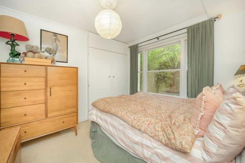 2 bedroom flat for sale, Lakeside Road, London W14