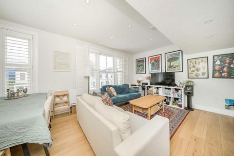 2 bedroom flat to rent, Cathnor Road, London W12