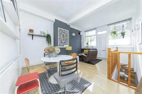 80b Weymouth Terrace, London, E2 8LR