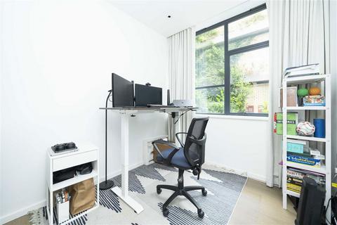 Flat 3, 3 Long Street, London, E2 8GS
