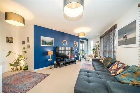 2 bedroom flat for sale, Commercial Road, London E1