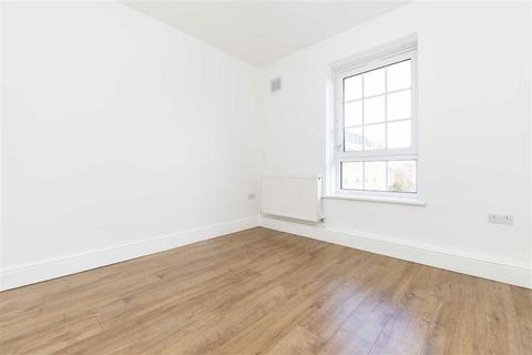 4 bedroom flat for sale, Hanbury Street, London E1