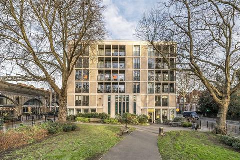 2 bedroom flat for sale, Cambridge Heath Road, London E2