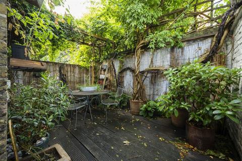 57 Barnet Grove, London, E2 7BH