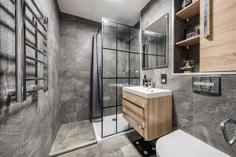 Flat 4, 99 Mile End Road, London, E1 4UH