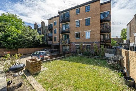 Flat 4, 99 Mile End Road, London, E1 4UH