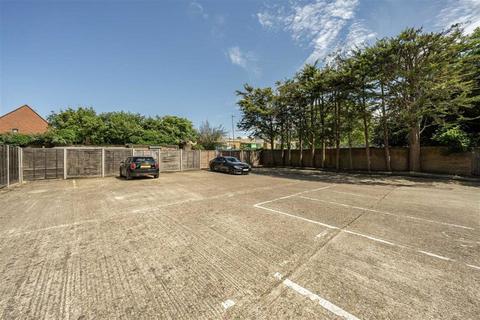 Flat 4, 99 Mile End Road, London, E1 4UH