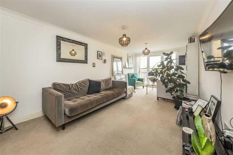 2 bedroom flat for sale, Candle Street, London E1