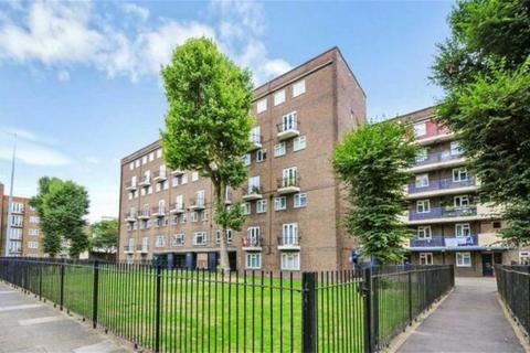 3 bedroom flat to rent, Queensbridge Road, London E2