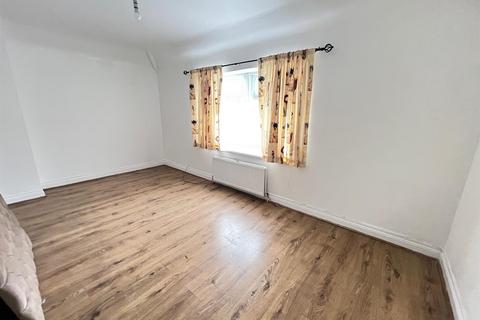 2 bedroom house to rent, Stamford Road, Dagenham