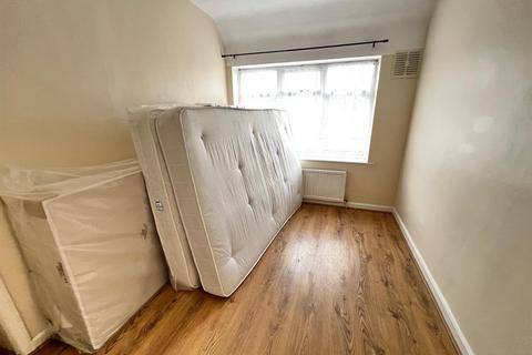 2 bedroom house to rent, Stamford Road, Dagenham